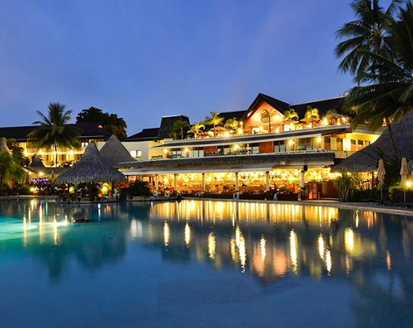 退房→波拉波拉機場返回帕比堤→希爾頓酒店CHECK IN (可走酒店空橋前往旁邊的商場逛街)