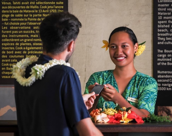 退房→波拉波拉機場返回帕比堤→LE TAHITI 渡假村 CHECK IN